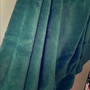 Green throw blanket